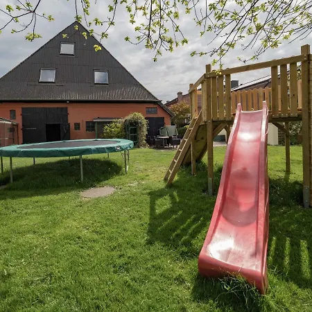 Ferienwohnung-rosenrot-auf-dem-ferien-bauernhof-nilson-in-inselmitte Apartament