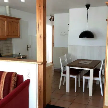 Апартаменты Ferienwohnung-rosenrot-auf-dem-ferien-bauernhof-nilson-in-inselmitte