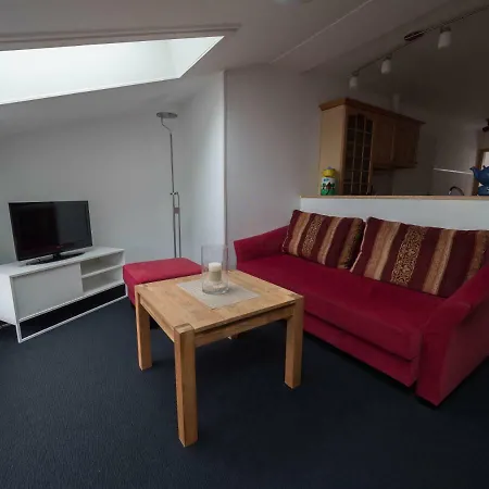 Апартаменты Ferienwohnung-rosenrot-auf-dem-ferien-bauernhof-nilson-in-inselmitte *