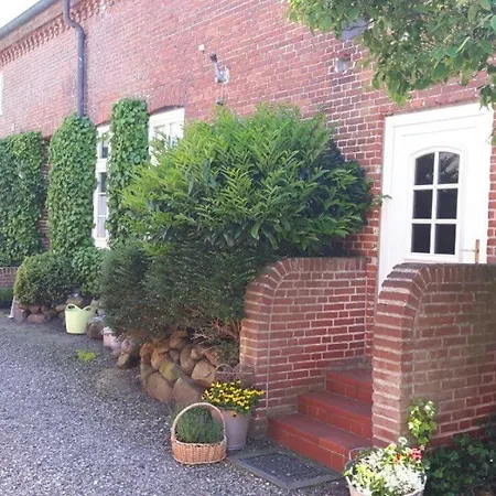 Ferienwohnung-rosenrot-auf-dem-ferien-bauernhof-nilson-in-inselmitte Bisdorf