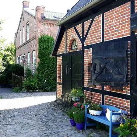 Ferienwohnung-rosenrot-auf-dem-ferien-bauernhof-nilson-in-inselmitte