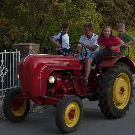 Ferienwohnung-rosenrot-auf-dem-ferien-bauernhof-nilson-in-inselmitte Bisdorf