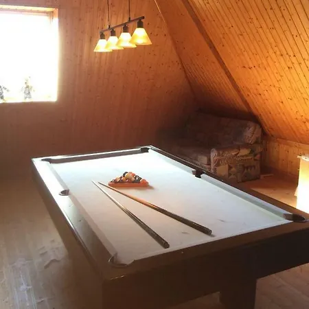 Ferienwohnung-rosenrot-auf-dem-ferien-bauernhof-nilson-in-inselmitte *