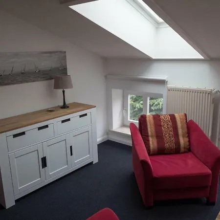 Ferienwohnung-rosenrot-auf-dem-ferien-bauernhof-nilson-in-inselmitte *