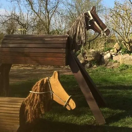 Apartament Ferienwohnung-rosenrot-auf-dem-ferien-bauernhof-nilson-in-inselmitte